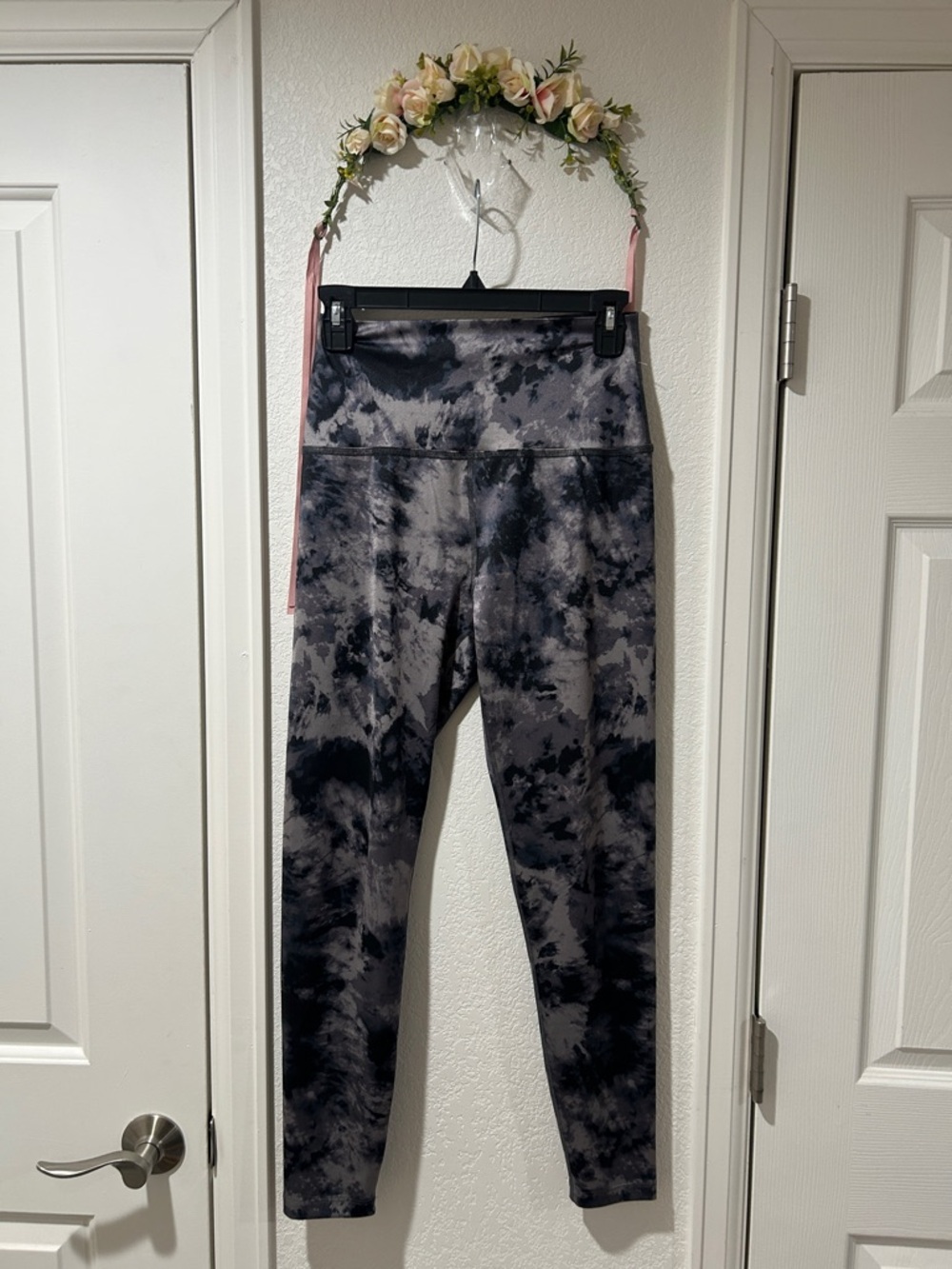 Beyond Yoga Luxe High Waisted Gray Cosmic Midi Legging - Picture 2 of 6